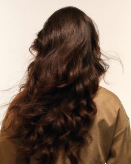 @nuriauriel confió en Jean Louis David para sanear su melena: corte de puntas y tratamiento de hidratación profunda, ideal para volver a la rutina este octubre. ✨✂️
Consejos para mantener tu cabello sano:
⠀⠀⠀⠀⠀⠀⠀⠀⠀⠀
• Corta las puntas con regularidad para evitar roturas.
• Hidratación extra: tu cabello lo agradecerá. 💧
• Usa productos específicos para tu tipo de pelo (fino, grueso, rizado...).
• Peina antes de lavar para proteger la fibra capilar.
⠀⠀⠀⠀⠀⠀⠀⠀⠀⠀
Aplica estos trucos y notarás la diferencia.
¿Te animas a prueba? Pasa por @jeanlouisdavid.santandreu y nuestros estilistas te ayudarán a conseguir tu mejor versión. 💇‍♀️💖
⠀⠀⠀⠀⠀⠀⠀⠀⠀⠀
#JeanLouisDavid #SantAndreu #CuidadoCapilar #Hidratación #CorteDePuntas #RutinaDeCabello