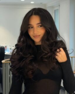 ¿Cabello seco, puntas abiertas y sin brillo? ✨
⠀⠀⠀⠀⠀⠀⠀⠀⠀⠀
La solución es #GLOSS (Acidic Bonding Concentrate), nuestro tratamiento profesional intensivo para reconstruir la fibra capilar. Resultado: hidratación profunda, brillo y un acabado de lujo.
⠀⠀⠀⠀⠀⠀⠀⠀⠀⠀
📌 ¿Qué incluye?
⠀⠀⠀⠀⠀⠀⠀⠀⠀⠀
👉 Champú intensivo
👉 Concentrado hidratante
👉 Concentrado de proteínas
👉 PH Sealer para sellar la cutícula
⠀⠀⠀⠀⠀⠀⠀⠀⠀⠀
El aliado perfecto para lucir un cabello espectacular estas fiestas. 🎄💫
Reserva ya tu cita en @jeanlouisdavid.santandreu
⠀⠀⠀⠀⠀⠀⠀⠀⠀⠀
#HairTransformation #SantAndreu #Barcelona #ReservaTuCita #Estilismo
#Hairdresser #BeforeAfter #Fiestas #Navidad