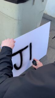 ¡Crear una nueva campaña es todo un desafío!💪 
Personas apasionadas y decenas de profesiones diferentes se unen para lograr un resultado audaz.🚀 
⠀⠀⠀⠀⠀⠀⠀⠀⠀⠀
¿Quieres saber qué hay detrás? 👉 Te mostramos una pequeña recopilación: rodajes, tomas, nuevos estilos, mucho trabajo… y la satisfacción del proyecto terminado.
⠀⠀⠀⠀⠀⠀⠀⠀⠀⠀
Lo hacemos para que tú lo disfrutes. ¡No te lo pierdas!😉 
⠀⠀⠀⠀⠀⠀⠀⠀⠀⠀
#HairCampaign #Estilismo #Peinado #Creatividad #EquipoCreativo #BeautyCampaign #LooksDeCampaña #HairStudio #Inspiración